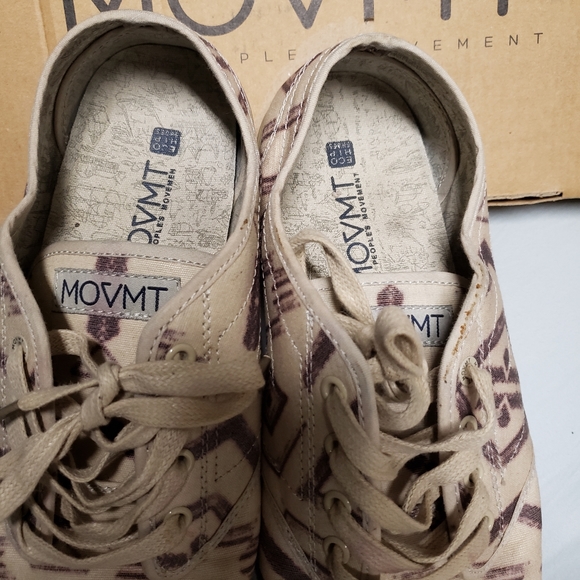 "Movmt" native am. pattern/design sz 11 mens shoes - Picture 5 of 9